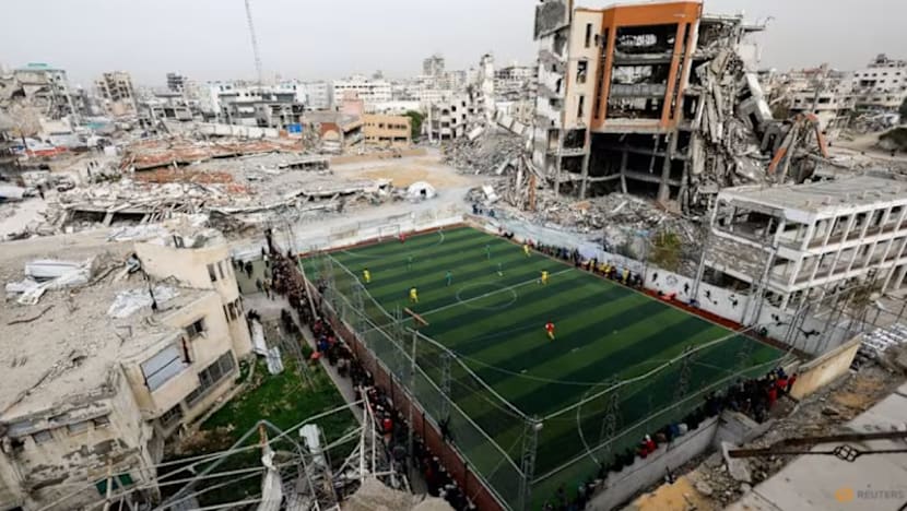Bola sepak 'hidup' semula di Gaza di tengah runtuhan perang
