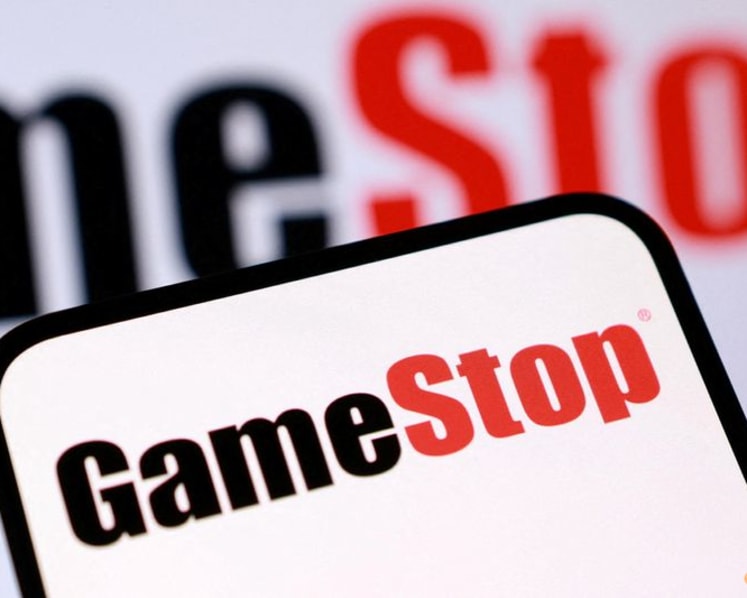 GameStop expects lower quarterly sales on store closures, France exit
