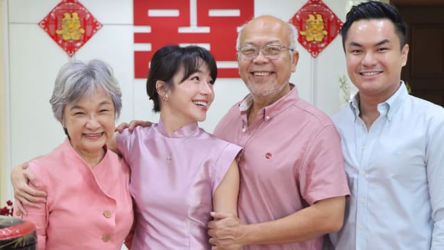 《剃头刀》女星高艺过大礼，准老公塞“小字条”传情！