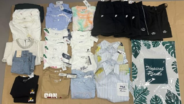 三女涉嫌偷窃被警方逮捕