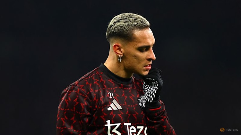 Antony signs for Real Betis as part of Man United clear out