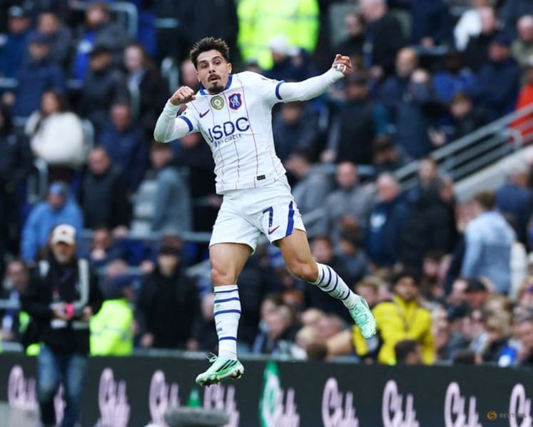 Neto double fires Chelsea past Everton but Martinez injury mars win