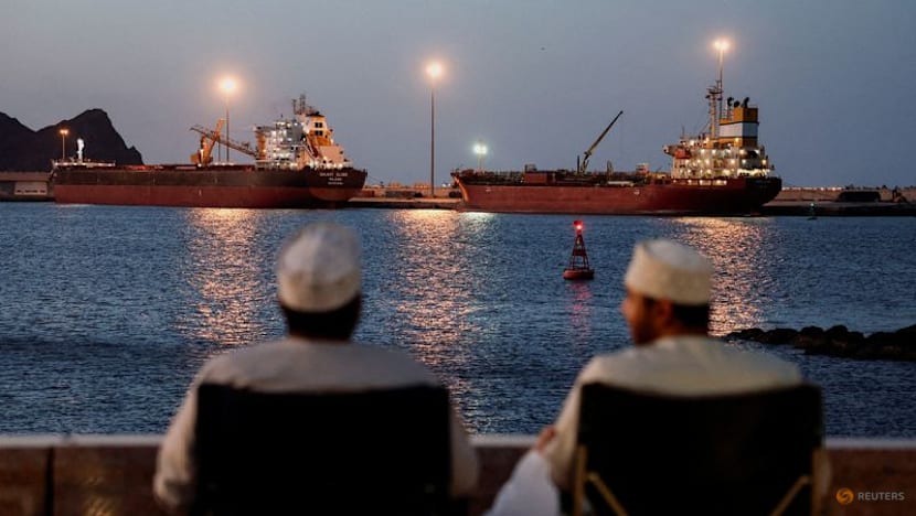 Brent crude futures fall more than 7%