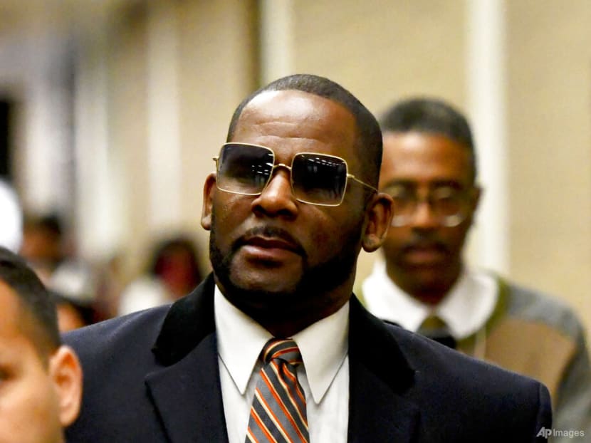 Jury deliberating at R Kelly's child pornography and trial-fixing case following closing arguments Jury deliberating at R Kelly's child pornography and trial-fixing case following closing arguments