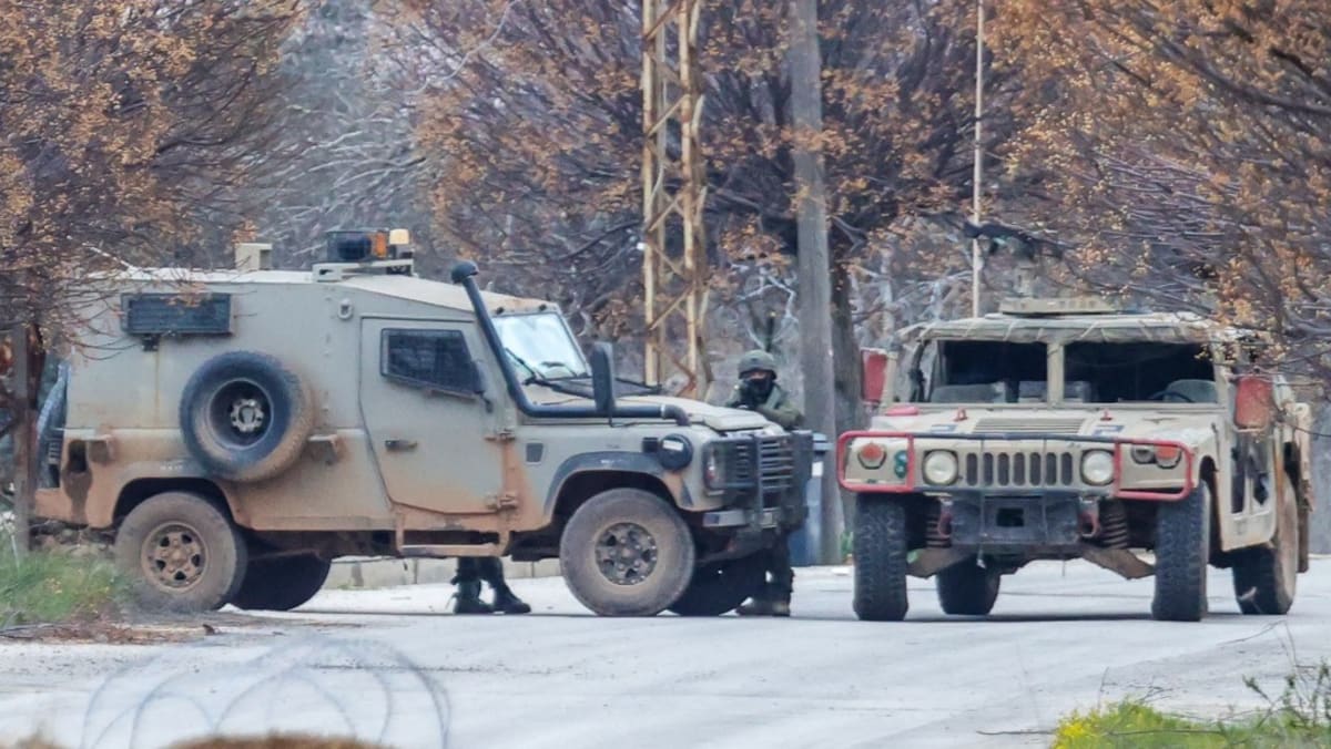 Israeli fire kills 11 on deadline for Lebanon withdrawal