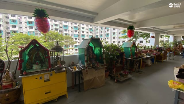 组屋走廊摆放神像 市镇会：已要求屋主清除物品