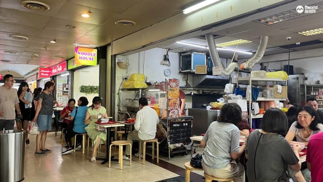 雅吉拱廊闷热难耐 疑因太多餐饮店所致