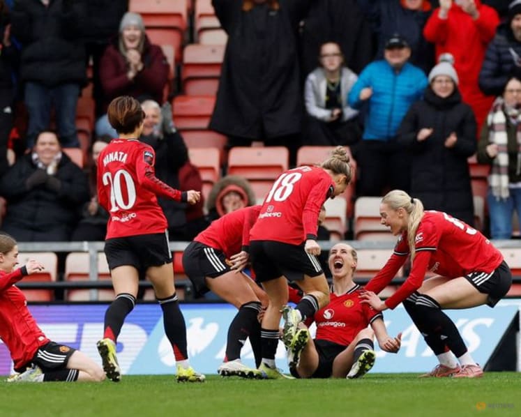 Man United beat London City, Man City stay top of WSL