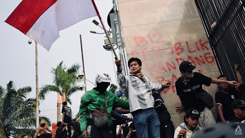 Thousands protest in Jakarta for stronger anti-corruption measures