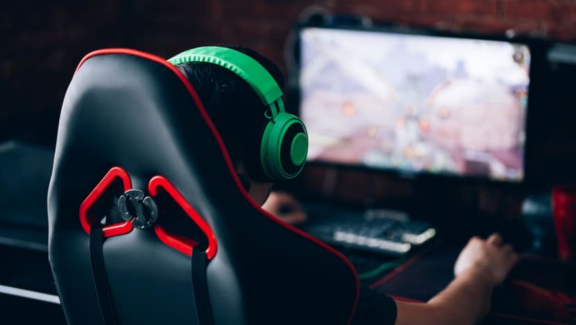 Online gaming survey shows 14% of youths interact with strangers, including sharing personal information