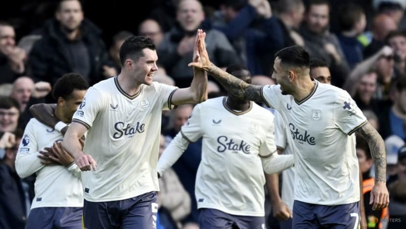 Everton's good run continues with 2-0 win at feeble Ipswich
