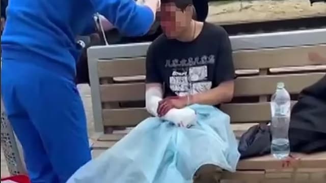 为博赞爬火车顶拍视频  俄少年误触电下体严重烧伤