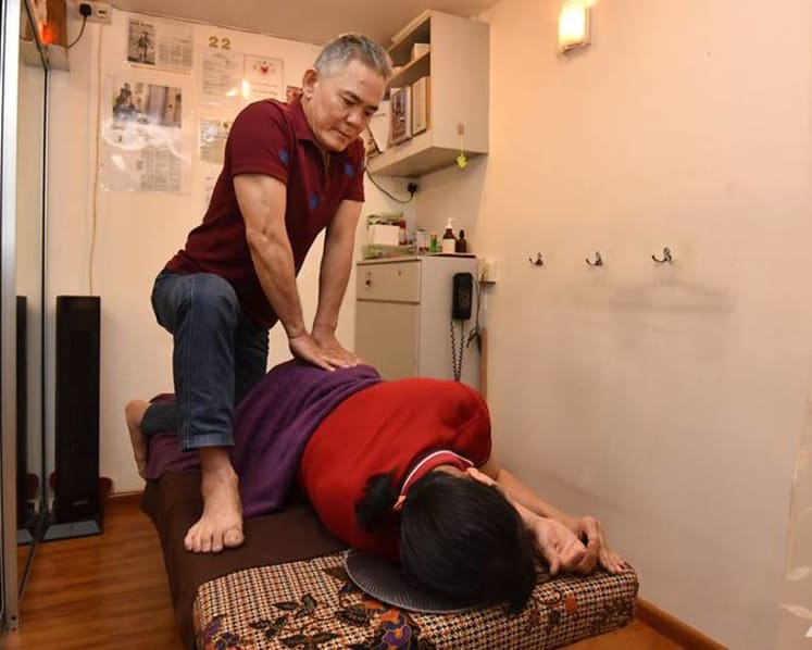 The blind masseur of Tanglin Halt