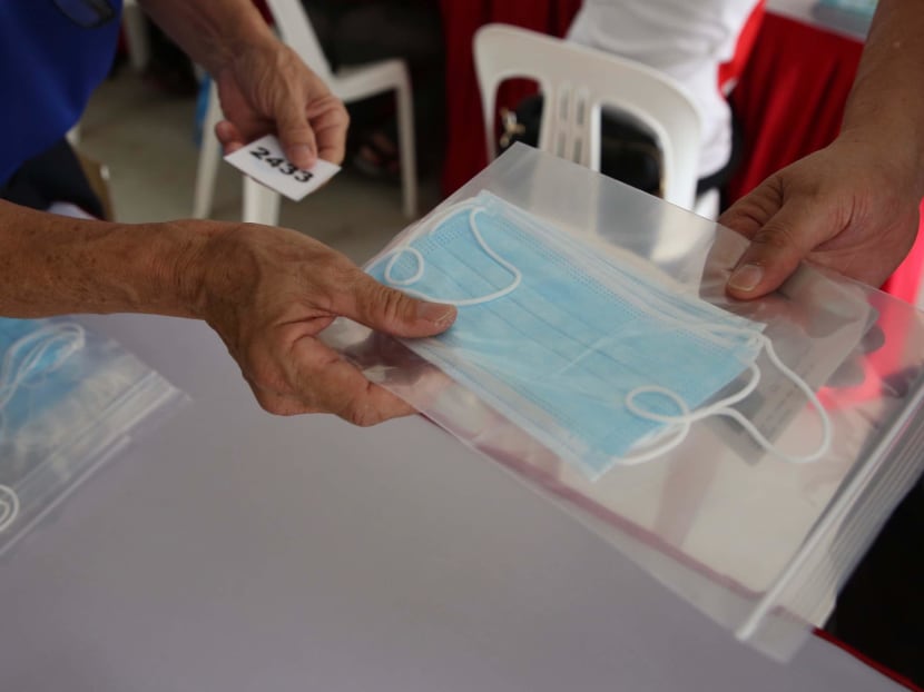 Prime Minister Lee Hsien Loong said that the authorities will no longer discourage people from wearing masks, even if they are not exhibiting symptoms of sickness.