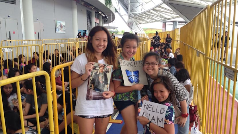 Fans queue up early ahead of One Direction concert