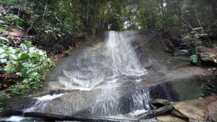 4 warga SG sesat di air terjun Ampang selamat ditemui
