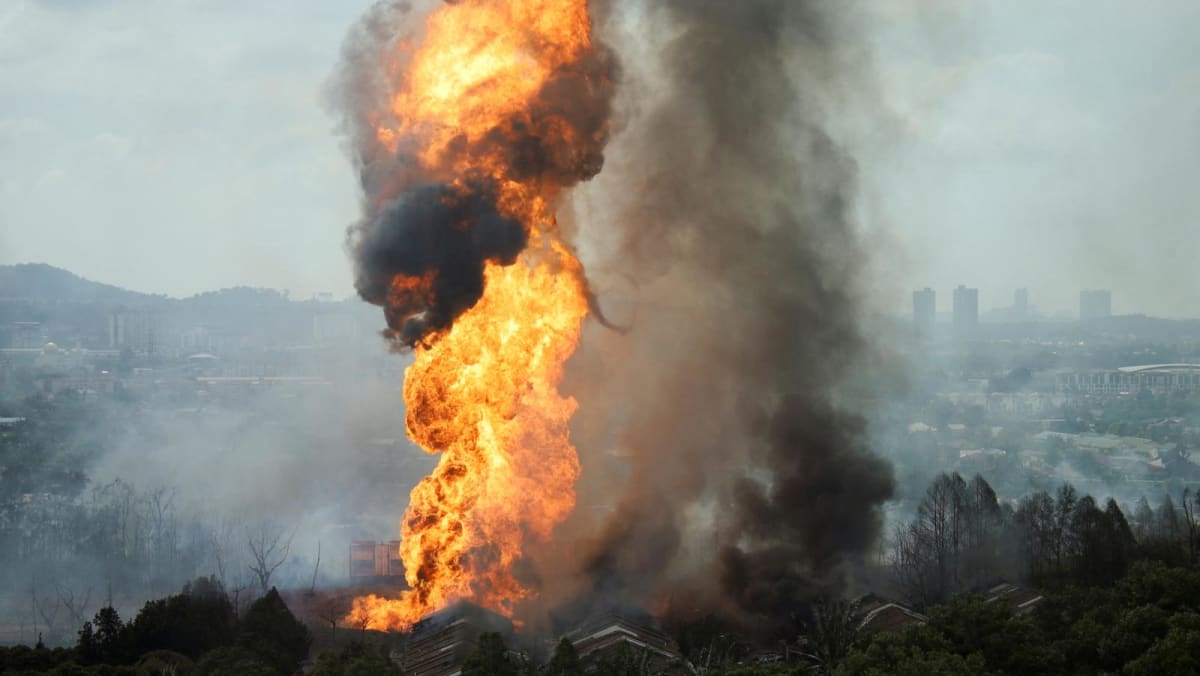 145 injured in huge Selangor fire after leak at Petronas gas pipeline 145 injured in huge Selangor fire after leak at Petronas gas pipeline