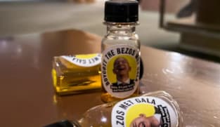 Met Gala 2026 tuai protes imbas peran Jeff Bezos, dikirimi 300 botol urine