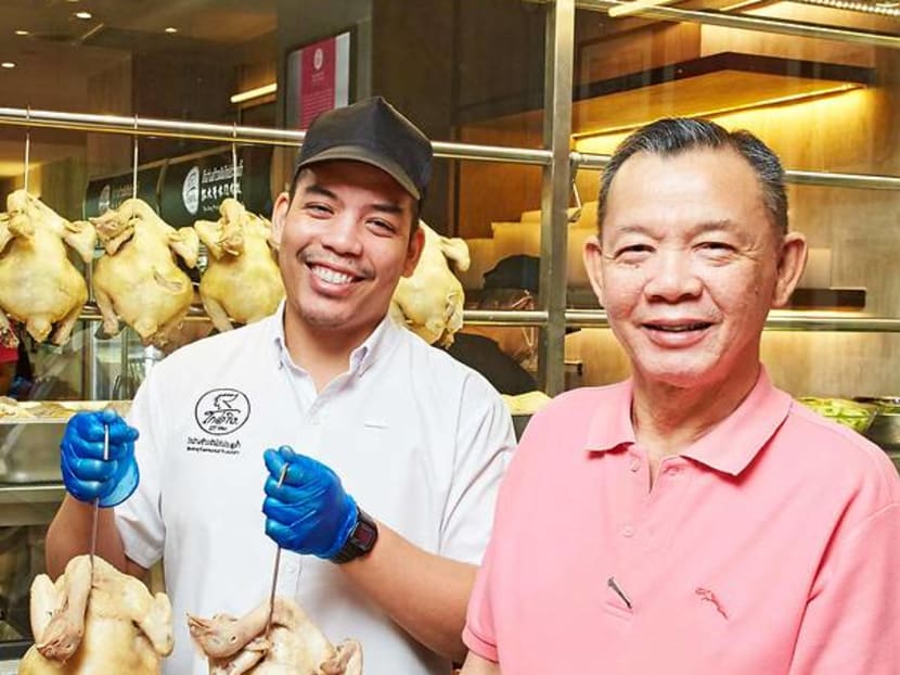 Thailand’s Go-Ang Pratunam Chicken Rice Vs Singapore's Hainanese Chicken Rice — Which Is Better? Thailand’s Go-Ang Pratunam Chicken Rice Vs Singapore's Hainanese Chicken Rice — Which Is Better?