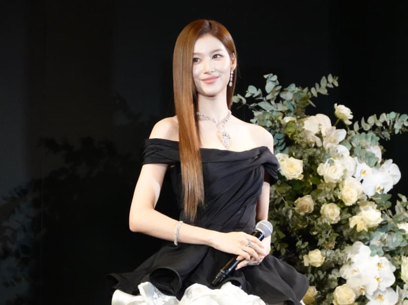 Twice's Sana wears US$45 million worth of jewellery at Graff event in Tokyo Twice's Sana wears US$45 million worth of jewellery at Graff event in Tokyo
