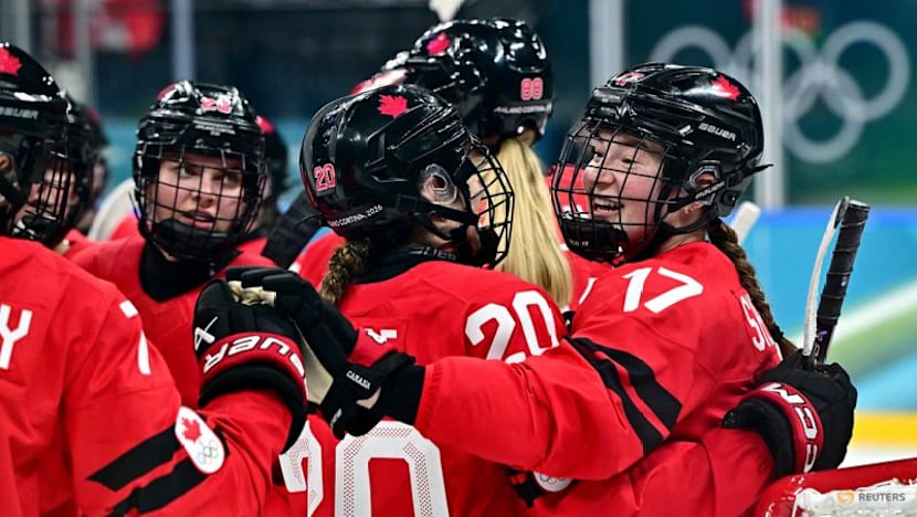 Ice hockey-Poulin powers Canada into women's final with US