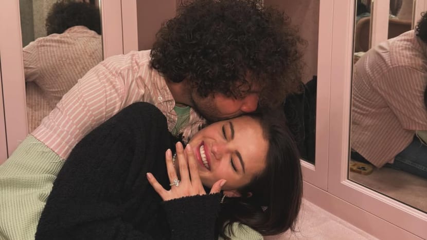'Selamanya dimulai sekarang': Selena Gomez pamer cincin tunangan dari Benny Blanco