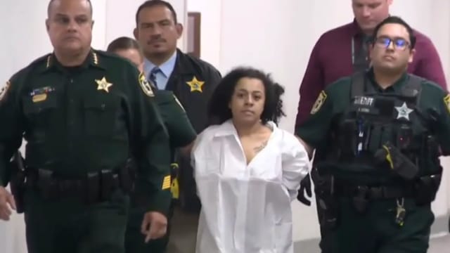 美国母亲按女儿头入浴缸至溺亡 室友阻止反被攻击