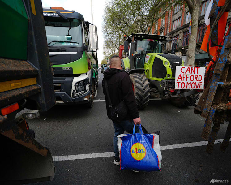 Fuel protests disrupt Ireland as over a third of service stations run dry