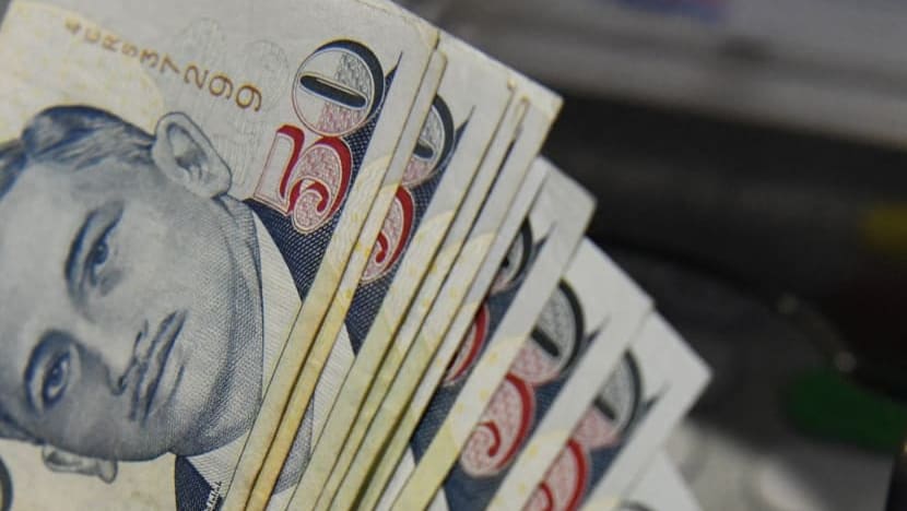 Bekas pekerja bank BNI dipenjara 4 tahun; gelapkan S$628,000 setelah jadi mangsa skim penipuan Bekas pekerja bank BNI dipenjara 4 tahun; gelapkan S$628,000 setelah jadi mangsa skim penipuan