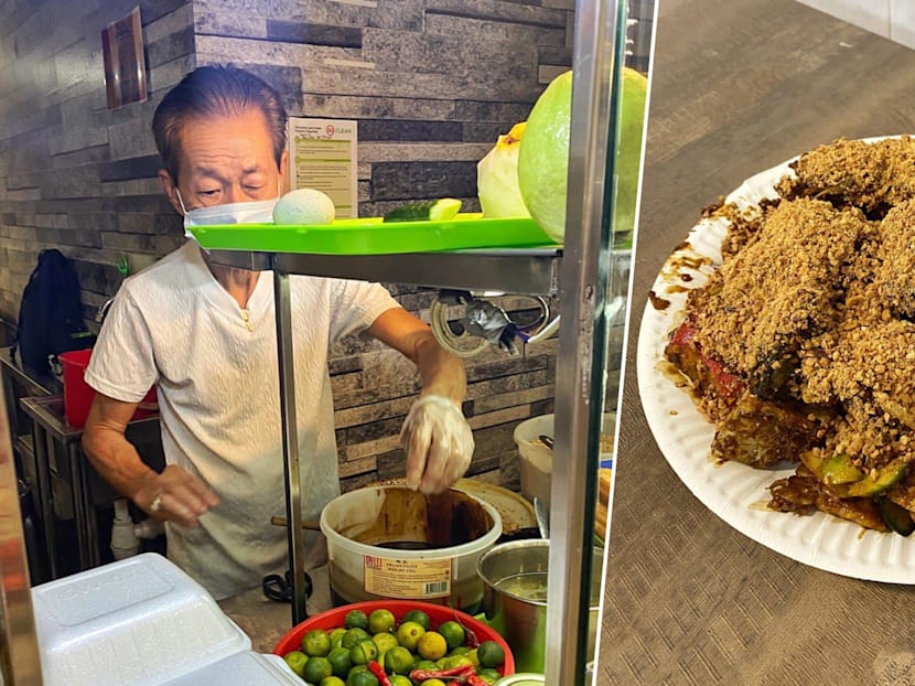 Chinatown Hawker Sells Gigantic Plate Of You Tiao Rojak For Only $4