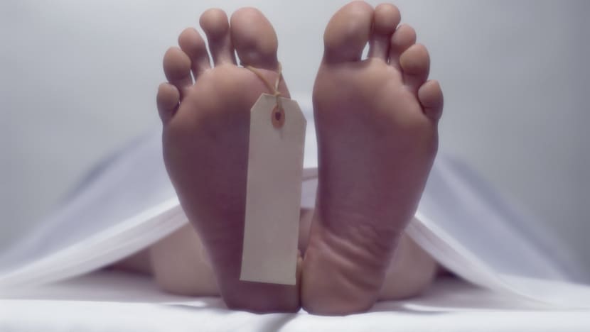 பொங்கோல் டிரைவ் புளோக்கின் கீழ்த்தளத்தில் ஆடவரின் சடலம்