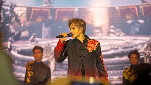 罗志祥30周年狮城狂欢夜　纯粹舞台靠实力炸场，粉丝两度失控冲向舞台！