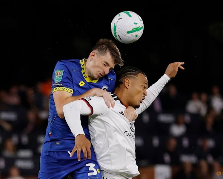 Chelsea and Fulham reach League Cup third round as Welbeck scores on debut