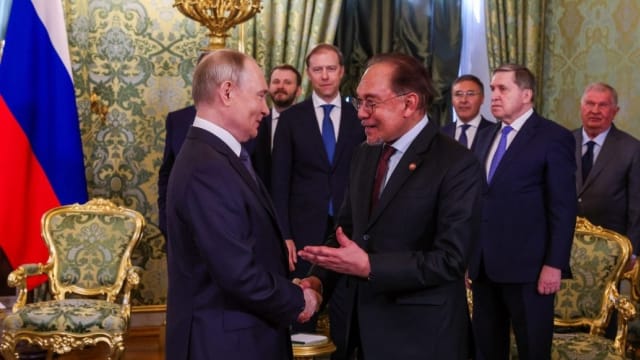 安华访俄重提MH17事件 称普京承诺愿配合独立调查