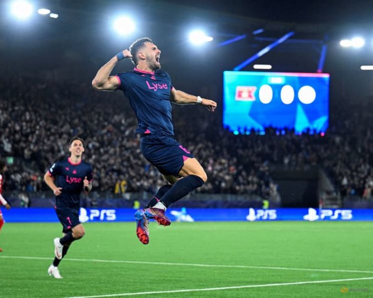Tresoldi treble stuns Inter, Bayern held as Barcelona rally