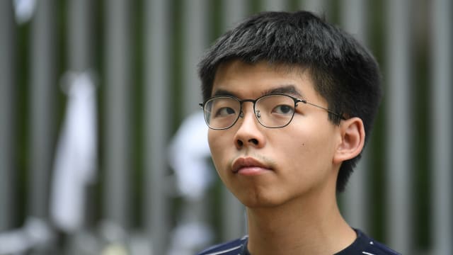 香港民主初选案开审 黄之锋等29人认罪