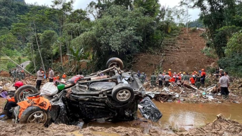 Tanah runtuh Indonesia: Angka korban cecah 22 orang; usaha cari mangsa dihentikan sementara