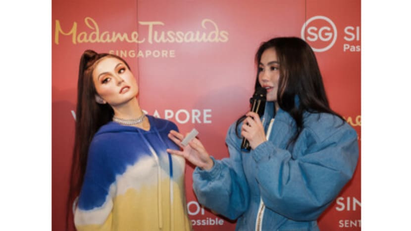 AGNEZ MO Reunites with Wax Figure and Fans at Madame Tussauds Singapore’s Exclusive Fan Meet