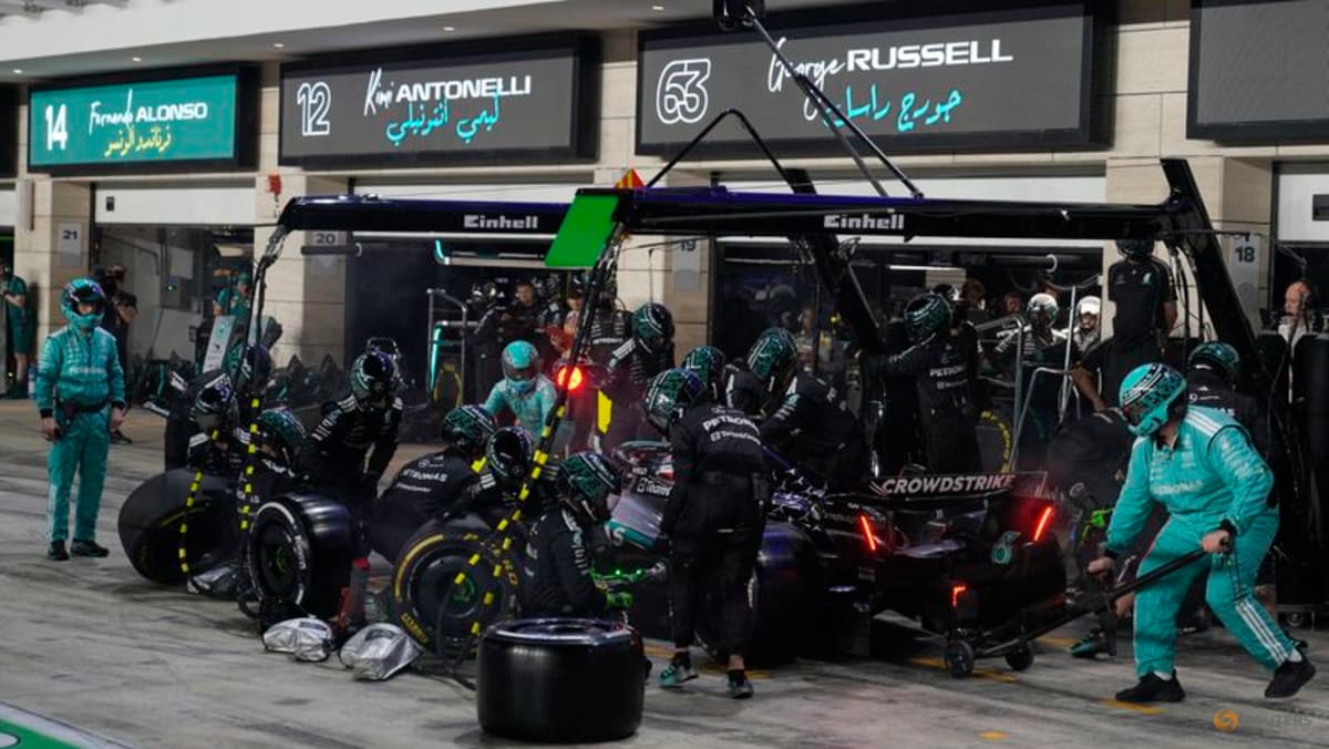 Mercedes F1 says top designer Owen to leave team