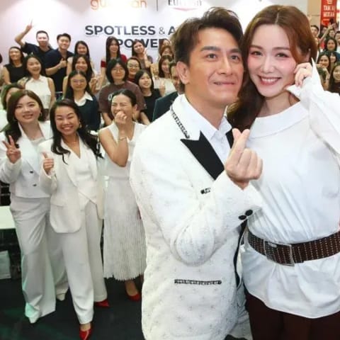汤洛雯与马国明浪漫同行马来西亚,传闻孕味飘动?一句话揭开真相