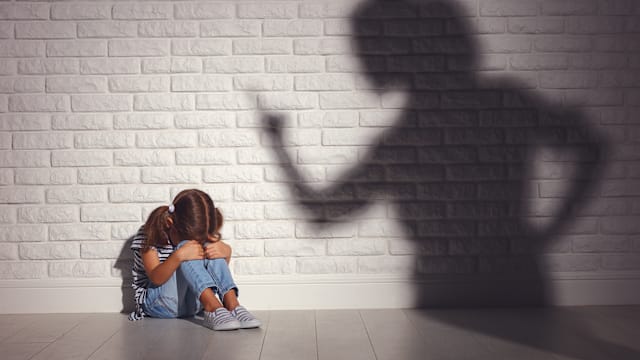 辅导功课对女儿爆粗口构成情绪虐待 法院发出保护令限制妈妈再辱骂女儿