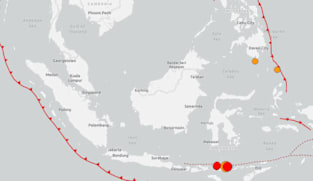 Gempa bumi kuat 7.7 magnitud landa perairan Indonesia, amaran awal tsunami dikeluarkan