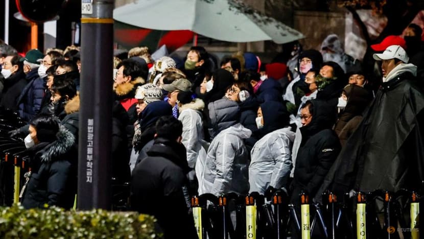 South Korea authorities at President Yoon's residence to execute arrest warrant, Yonhap says South Korea authorities at President Yoon's residence to execute arrest warrant, Yonhap says