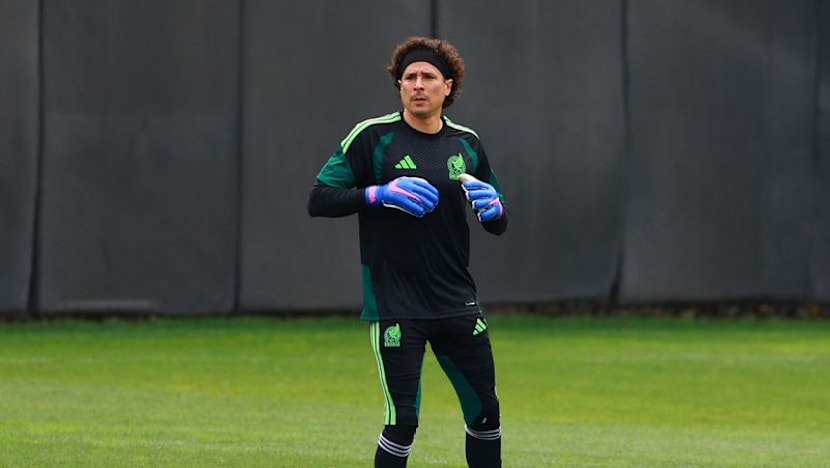 Mexico coach Aguirre leaves veteran goalkeeper out for World Cup opener
