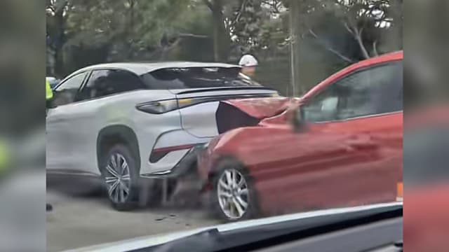 亚逸拉惹快速公路多车连环撞 警方：两名司机助查