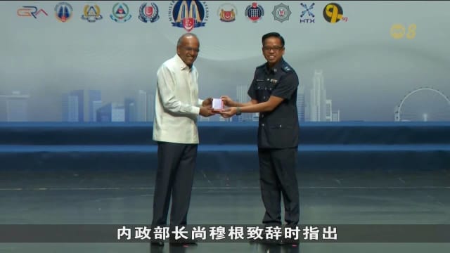 近千名内政群英在内政部国庆奖章授勋仪式上得奖