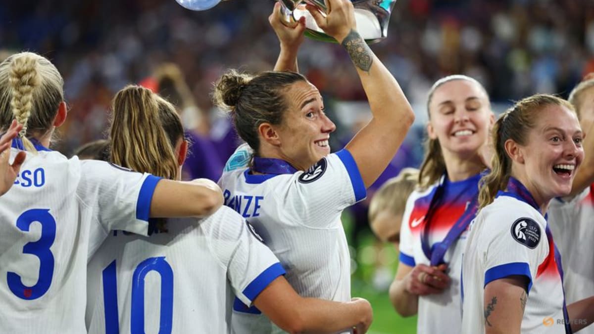 Bronze played with fractured tibia to help England win Euros