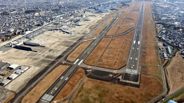日本机场两客机发生碰撞 