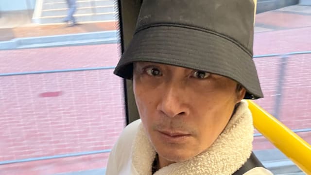 吴镇宇“刷老年卡”险遭赶下车！惹司机不爽真相曝光