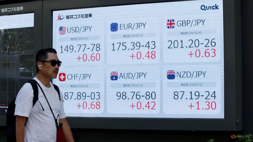 Big investment banks cool on Japan's yen after Takaichi win